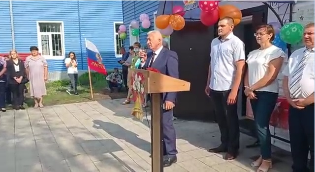 Александр Блошкин поздравил учащихся Панфиловской средней школы с началом учебного года