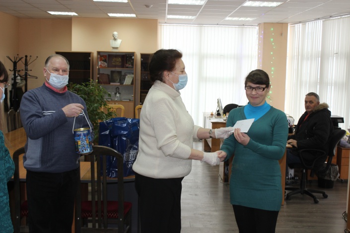 Геннадий Зюганов и депутаты-коммунисты Волгоградской областной Думы оказали помощь многодетной матери 