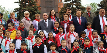 Депутаты фракции КПРФ Волгоградской областной Думы провели праздничные мероприятия в честь 100-летия пионерии
