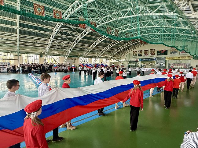 В волгоградском ФОКе «Молодежный» прошел парад кадетов в честь 9 Мая