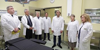 Парламентарии вместе с директорами промышленных предприятий обсудили модернизацию областной онкологической службы