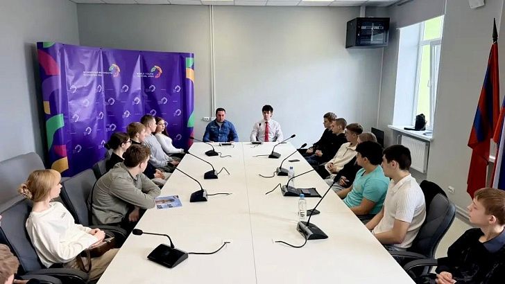 Алексей Логинов принял участие в собрании коллегии школьного и студенческого самоуправления