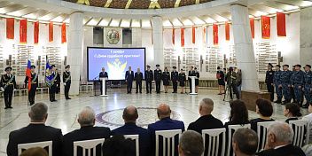 Судебные приставы отмечены наградами облдумы