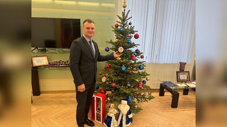 Евгений Кареликов поздравил жителей с наступающим Новым годом и Рождеством