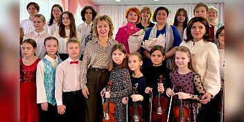 Татьяна Бухтина посетила концерт в Волжской школе искусств «Этос», приуроченный ко Дню работника культуры