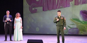 Учителя Краснооктябрьского района принимают поздравления