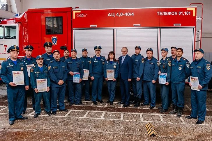 Дмитрий Калашников поздравил огнеборцев с Днем пожарной охраны