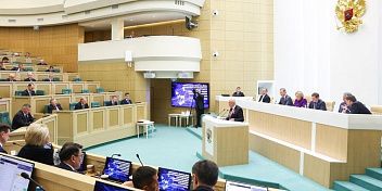 Александр Блошкин представил проекты региона в сфере патриотического воспитания на «Часе субъекта» в Совете Федерации