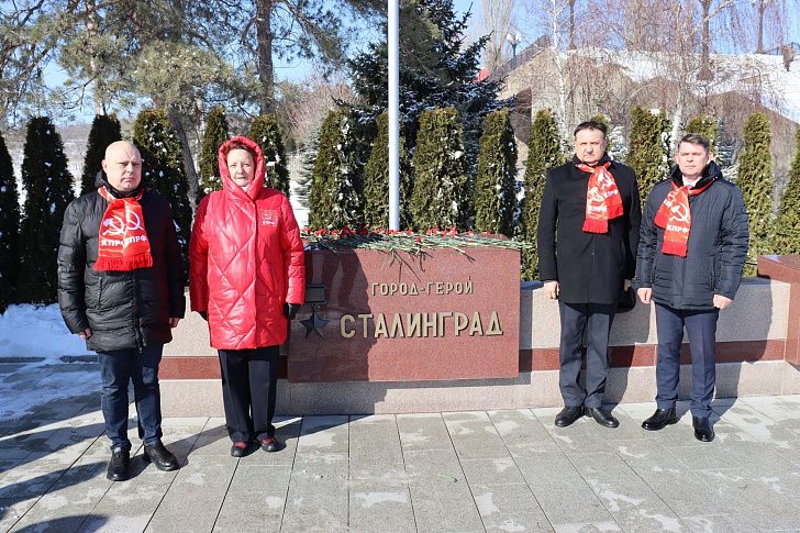 Священная память и живые цветы Защитникам Родной Земли всех времен, эпох и народов Великой России