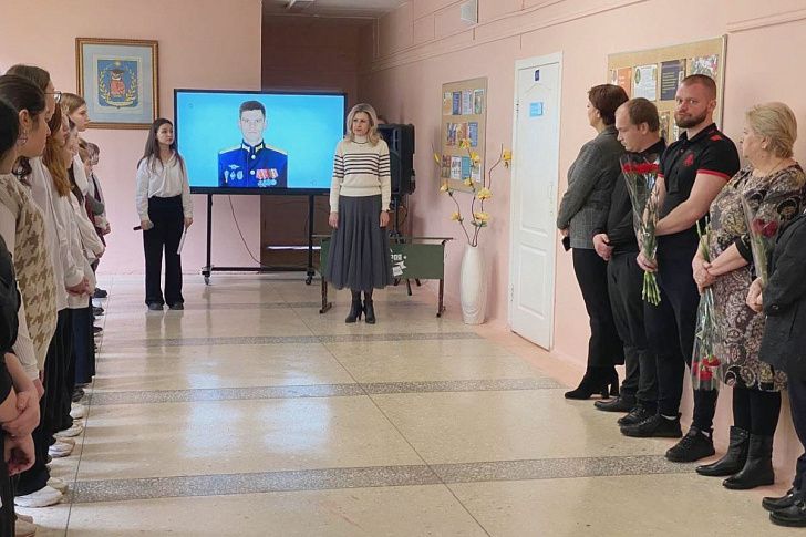 В День героев Отечества в Волжском увековечили память участника СВО Александра Матлахова