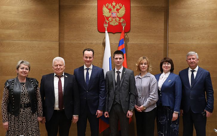 В областной Думе чествовали победителя конкурса молодых управленцев «Лидеры села»