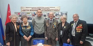 Жителей осаждённого Сталинграда поздравил депутат Волгоградской областной Думы Игорь Романов