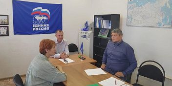 Игорь Романов провел прием граждан по юридическим вопросам