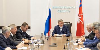 Андрей Бочаров провел рабочее совещание по вопросам взаимодействия с облдумой