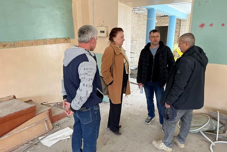 Тамара Головачева ознакомилась с  ходом  капремонта школы №5 города Фролово