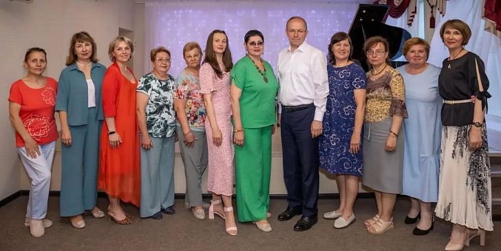 Дмитрий Калашников посетил Детскую школу искусств в р.п. Светлый Яр 