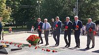 На Аллее Героев состоялась акция памяти о жертвах бомбардировки Сталинграда