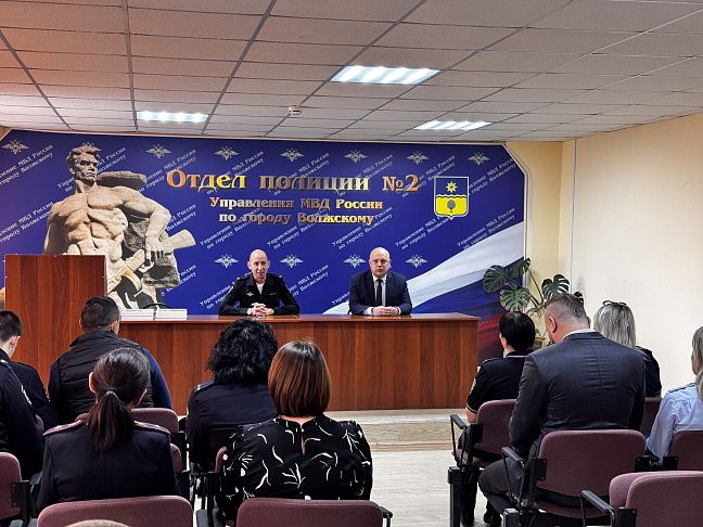 Депутат Олег Дмитриев отметил заслуги работников уголовного розыска
