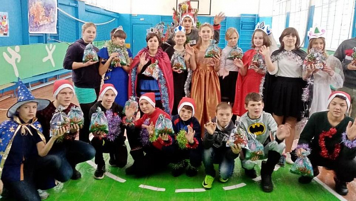 Валерий Могильный поздравил школьников Кумылженского района с Новым годом