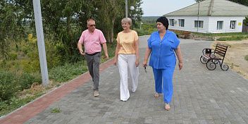 В Серафимовиче поэтапно благоустраивается городская набережная