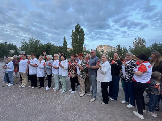 На общественном пространстве «КМЦ Юность Волжского» состоялась патриотическая акция «Свеча памяти»