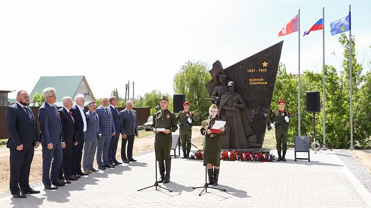 В Среднеахтубинском районе установили памятник героям Великой Отечественной войны