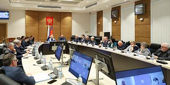 Экосовет обсудил соблюдение природоохранного законодательства в тепличных хозяйствах и на водных объектах региона