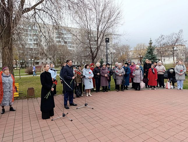 Депутаты Волгоградской областной Думы почтили память героев Сталинграда