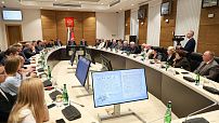 В облдуме прошел круглый стол «80-летие Великой Победы: мы едины и непобедимы»