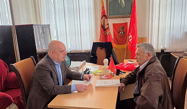 Олег Дмитриев провел личный прием граждан в Советском районе Волгограда