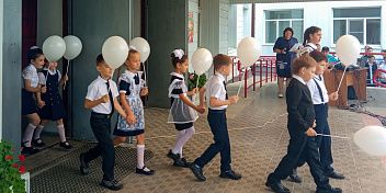 Александр Блошкин поздравил учащихся Руднянской средней школы с началом учебного года