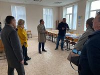 В Волгограде партийный десант провел мониторинг работ по капитальному ремонту школы № 93, который проводится в рамках народной программы партии