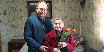 Депутат Волгоградской областной Думы Юрий Марамыгин поздравил жительниц Серафимовича с предстоящим Международным женским днем