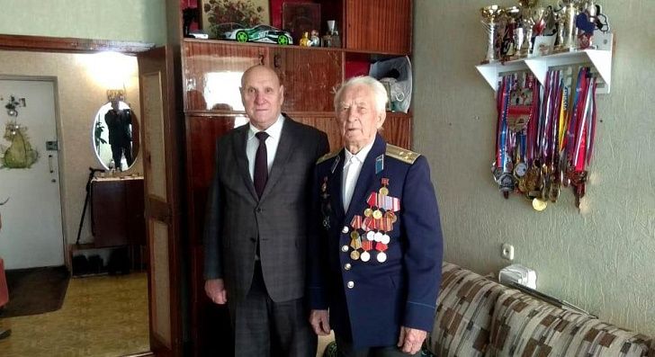 Алексей Буров поздравил ветеранов с юбилеем Сталинградской Победы