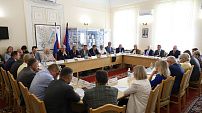 Парламентарии обсудили роль женского движения в решении социально значимых вопросов