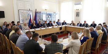 Парламентарии обсудили роль женского движения в решении социально значимых вопросов
