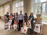 Евгений Кареликов поздравил ребят Православного Социального Центра ﻿с Международным днем защиты детей 