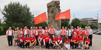 Депутаты фракции КПРФ Волгоградской областной Думы провели акцию памяти "Никто не забыт - ничто не забыто"