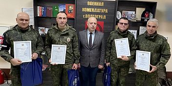 Олег Дмитриев поздравил сотрудников военной полиции с Днем защитника Отечества