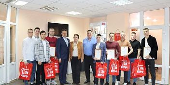 Депутаты-коммунисты поздравили игроков команды «Сталинград» с выходом в Высшую волейбольную Лигу