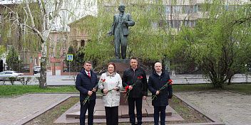 Депутаты фракции КПРФ почтили память В.И.Ленина