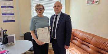 Депутат Олег Дмитриев поздравил сотрудниц «Клинической поликлиники №1» с 8 Марта