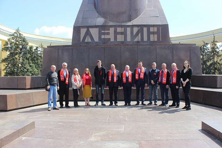 Депутаты-коммунисты Волгоградской облдумы отметили 151-ю годовщину со дня рождения В.И. ЛЕНИНА