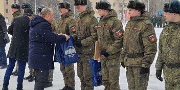 Самвел Аветисян поздравил военнослужащих с Днем защитников Отечества