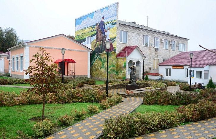В Новоаннинском районе обновляются общественные пространства