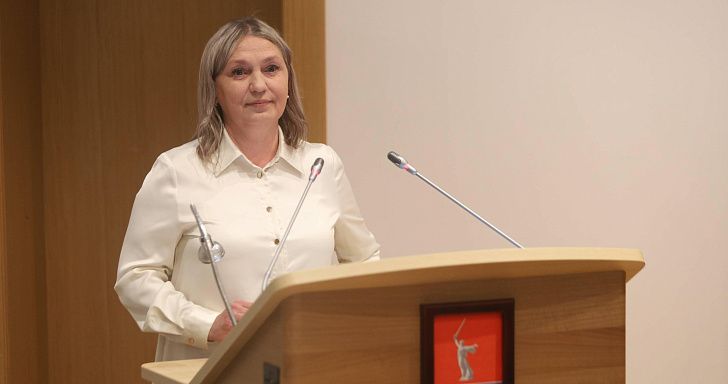 Юлия Приклонская представила депутатам доклад о защите прав детей Волгоградской области