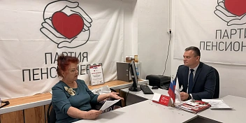 Евгений Кареликов провел очередной прием граждан в общественной приемной Партии