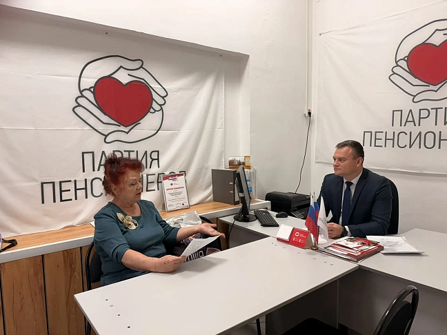 Евгений Кареликов провел очередной прием граждан в общественной приемной Партии