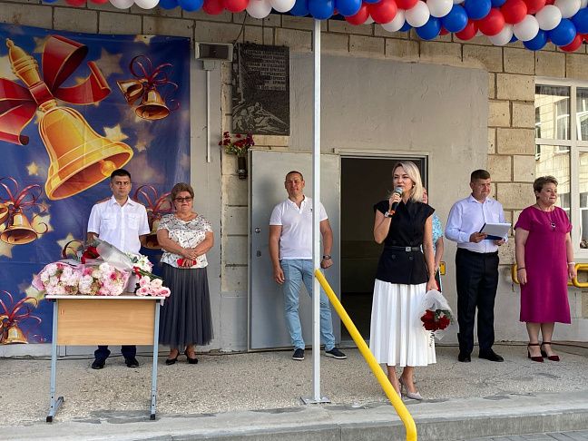 Школа №100 Кировского района Волгограда распахнула свои двери для учащихся после летних каникул