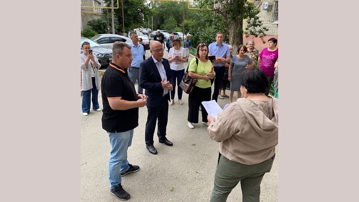Владимир Ефимов совместно с руководителем Госжилнадзора провели встречу с жителями